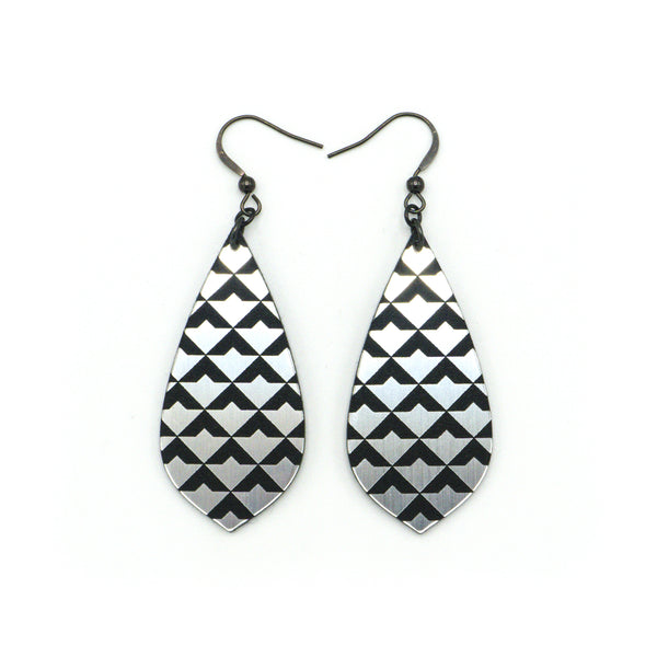 Gem Point [36] // Acrylic Earrings - Brushed Silver, Black