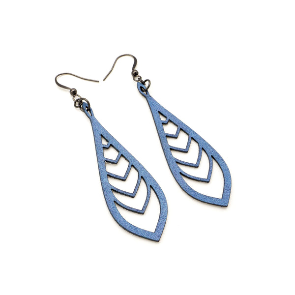 Saturā Leather Earrings 03 // Blue Pearl