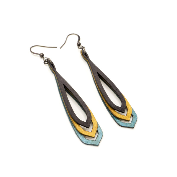 Saturā Leather Earrings 11 // Turquoise Pearl, Gold, Black