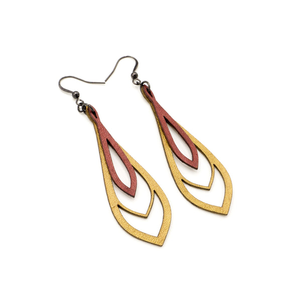 Saturā Leather Earrings 04 // Gold, Red Pearl