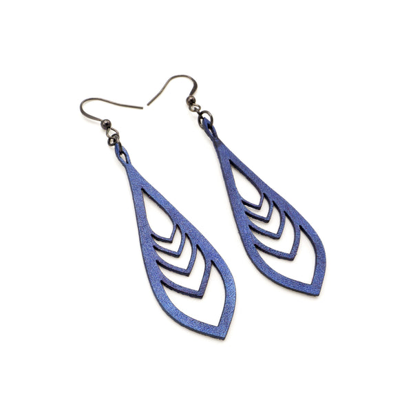 Saturā Leather Earrings 02 // Purple Pearl