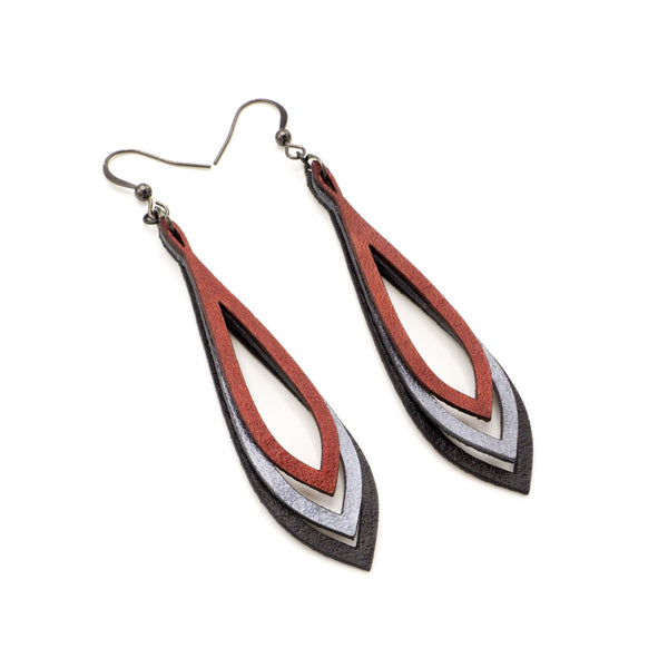 Saturā Leather Earrings 07 // Black, Silver, Red Pearl