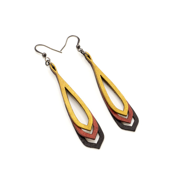 Saturā Leather Earrings 11 // Black, Red Pearl, Gold
