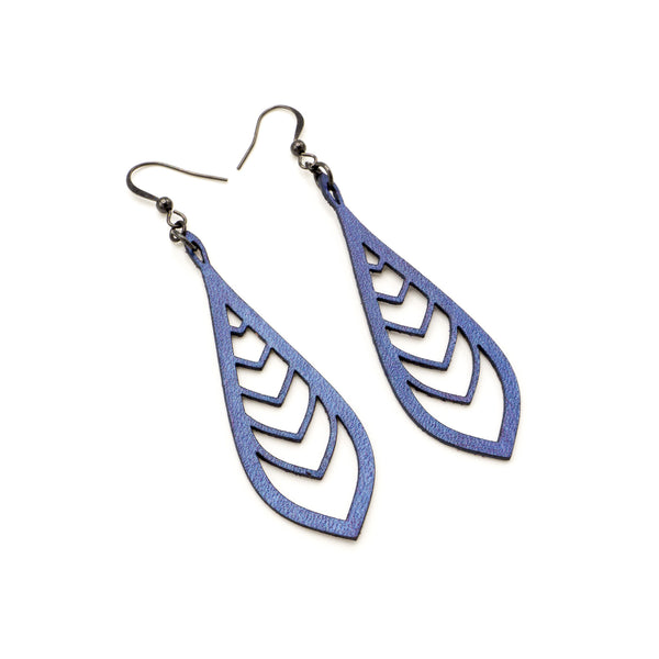 Saturā Leather Earrings 03 // Purple Pearl