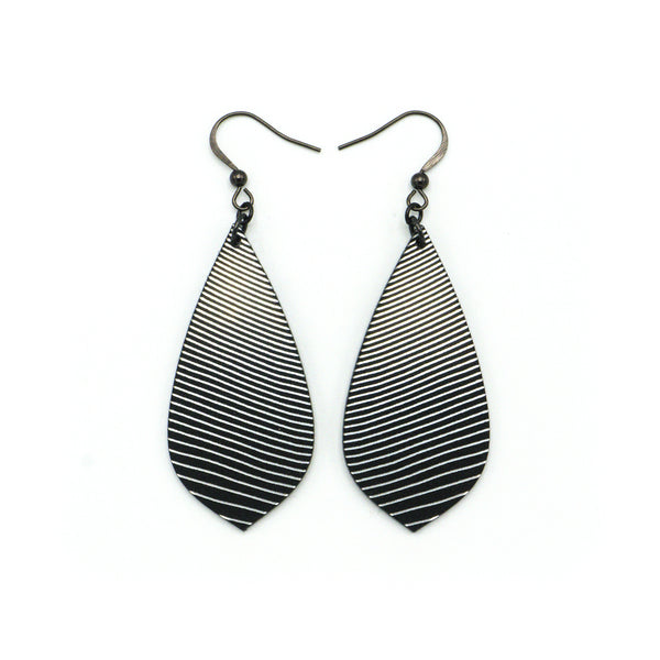 Gem Point [20R] // Acrylic Earrings - Brushed Silver, Black