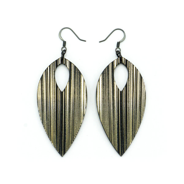 T7 [05R_LineArray] // Acrylic Earrings - Brushed Gold, Black