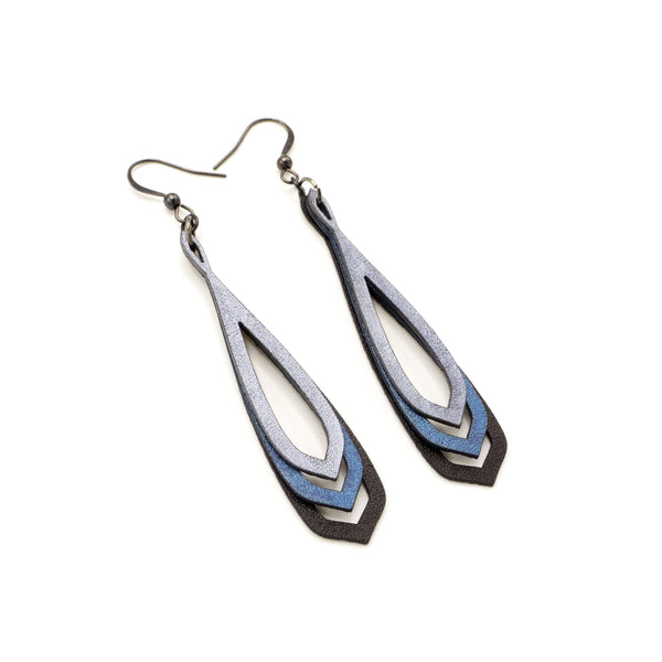 Saturā Leather Earrings 11 // Black, Blue Pearl, Silver