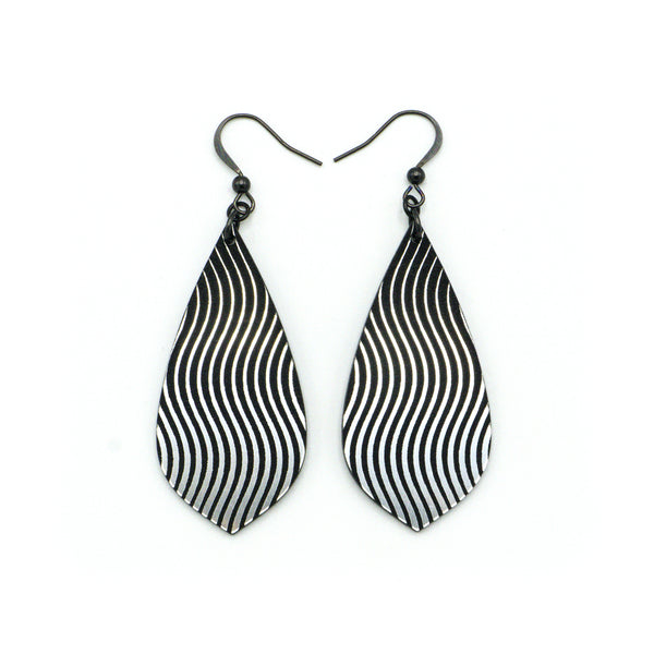 Gem Point [13R] // Acrylic Earrings - Brushed Silver, Black