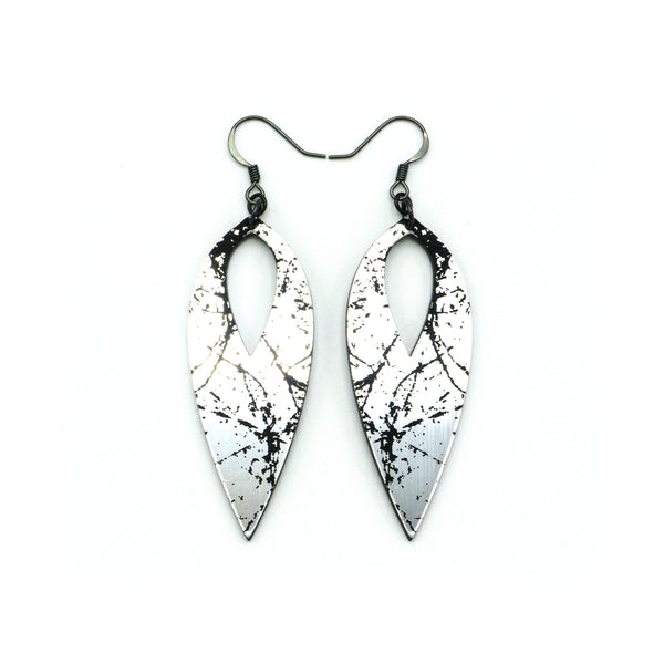 Nativas [20] // Acrylic Earrings - Brushed Silver, Black