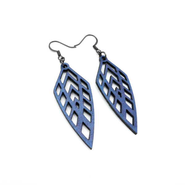 Arrowhead 02 [S] // Leather Earrings - Purple Pearl - LIGHT RAZOR DESIGN STUDIO