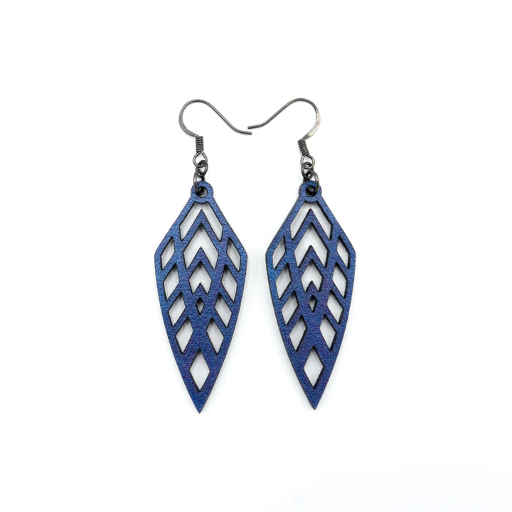 Arrowhead 02 [S] // Leather Earrings - Purple Pearl - LIGHT RAZOR DESIGN STUDIO