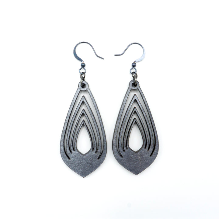 Gem Point 08 [M] // Leather Earrings - Silver - LIGHT RAZOR DESIGN STUDIO